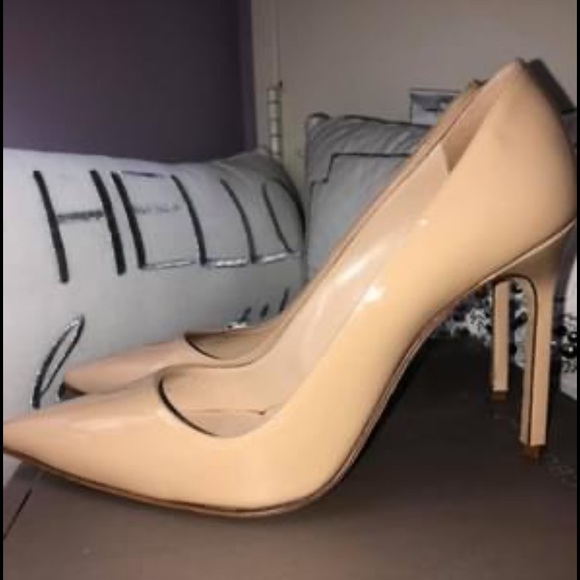 MANOLO BLAHNIK BB Patent Leather Pumps Nude. - Picture 4 of 7